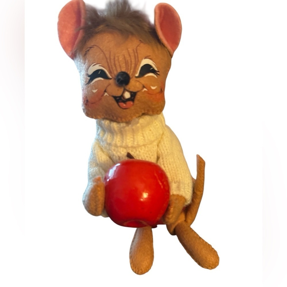 Annalee 2011 Mouse with Apple Figurine – 8” Fall Harvest Collectible